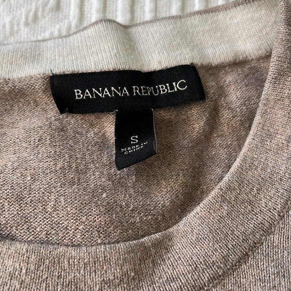 Banana Republic Men’s Crewneck Sweater - Picture 2 of 5